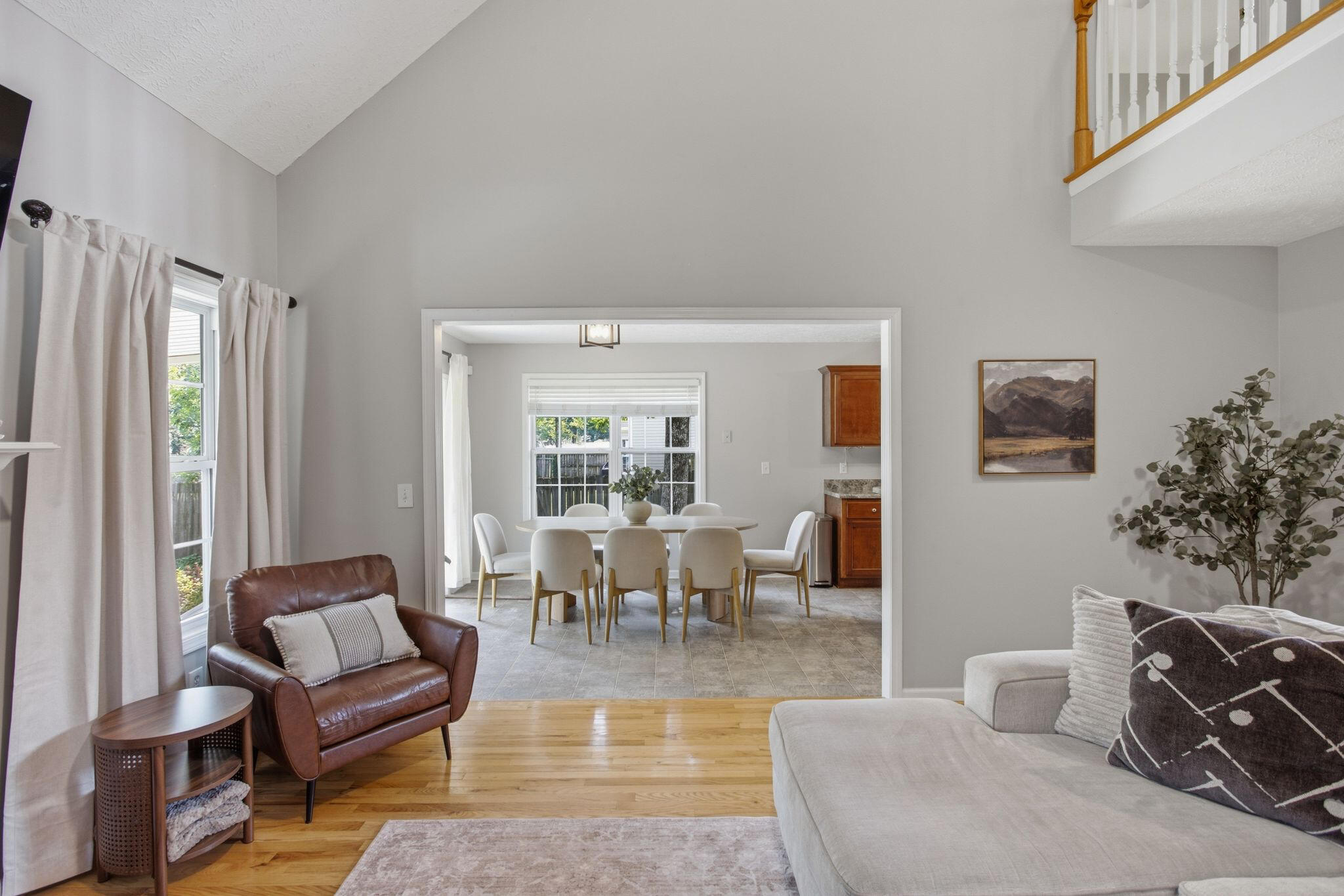 3446 Leslie Ln, photo 3