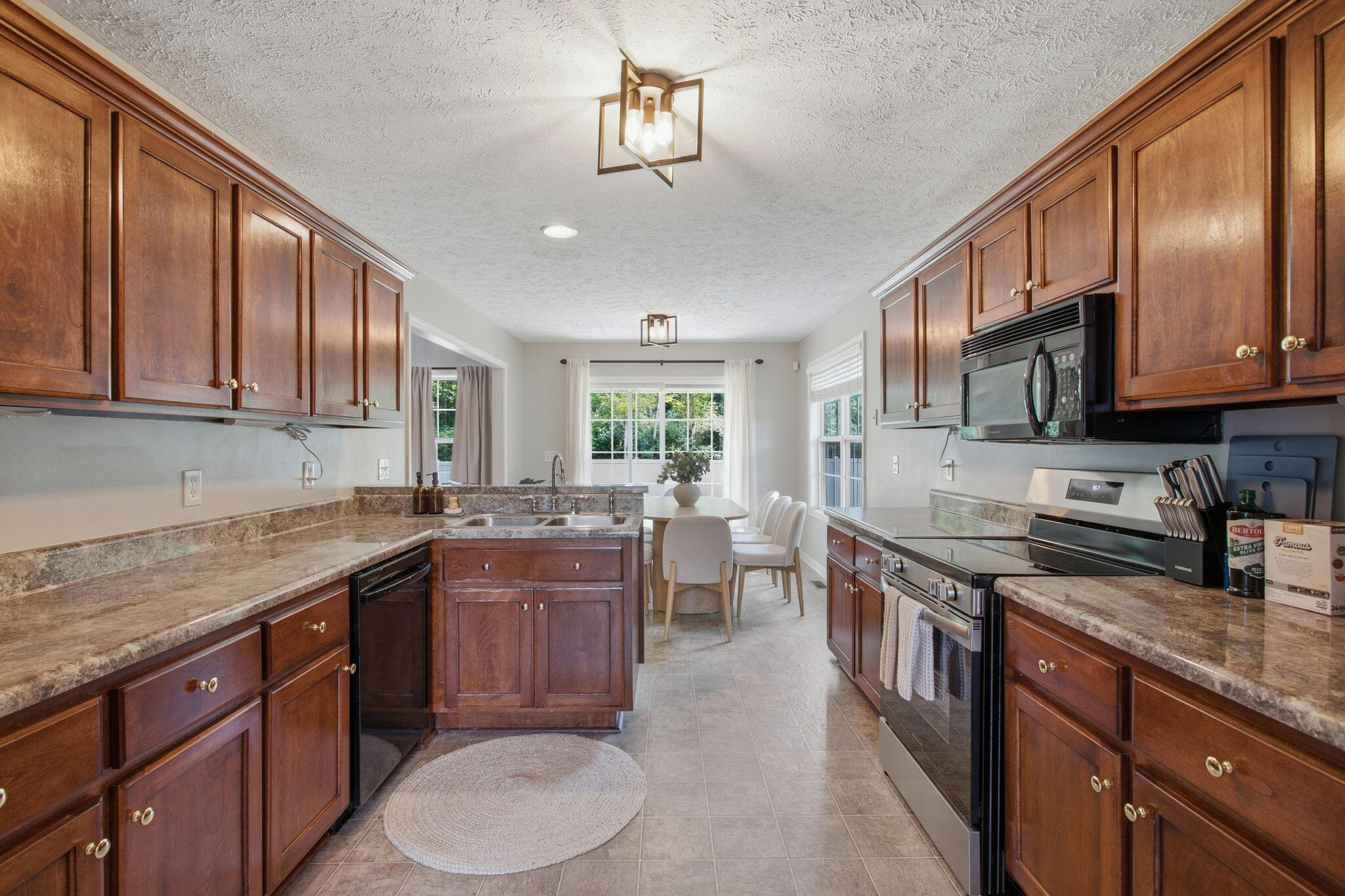 3446 Leslie Ln, photo 5